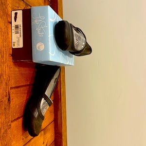 NWT lifestride dark gray women’s shoes size 8
